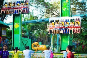 蓮潭公園的遊戲吸引兒童參加。