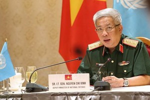 國防部副部長阮志詠上將在會上發表講話。（圖源：越通社）