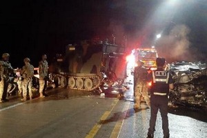 駐韓美軍裝甲車與韓國私家車相撞現場。（圖源：互聯網）