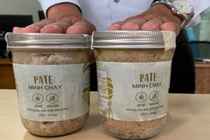 回收“明齋”肝醬。（圖源：陳玉）