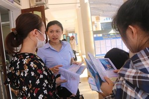 參加社保、醫保和失業保險的人數因受新冠肺炎疫情的影響而減少。