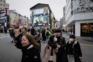 據統計，今年韓國大公司第1季的女員工平均薪資，僅為男性的63.50%。圖為韓國首爾街頭。（圖源：AFP）