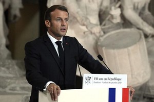 法國總統馬克龍在巴黎先賢祠發表講話。（圖源：AP）