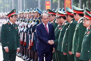 阮春福總理會見總參謀部各位將領。（圖源：越通社）