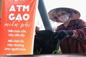 從胡志明市推廣至全國各地的自動提米機已幫助了不少貧困者，展現人間溫情。