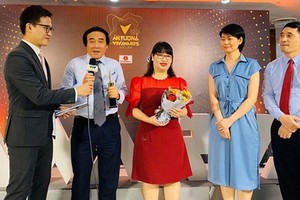 白梅醫院集體醫生榮獲“年度人物”獎。（圖源：VTV）