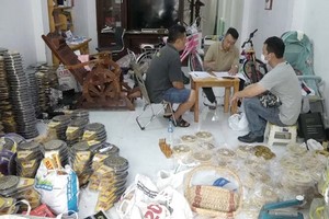 摩托車零配件製假窩點被查獲現場。（圖源：CTV）