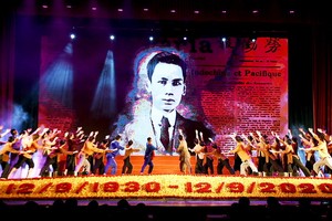 乂靖蘇維埃 90 週年紀念儀式歷史回顧表演節目。（圖源：徐成）