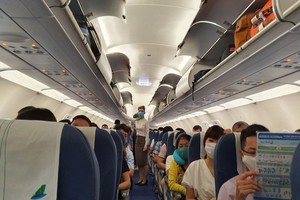 從昨(13)日下午2時，峴港市所有公共交通工具取消社交距離規定。（圖源：耀基）