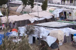 莫里亞難民營是歐洲最大的難民營，約有1.2萬餘難民居住此營。（圖源：DW）