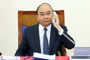 政府總理阮春福與德國總理安格拉‧默克爾互通電話。（圖源：越通社）