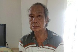 黎福鴻正等錢入院洗腎。