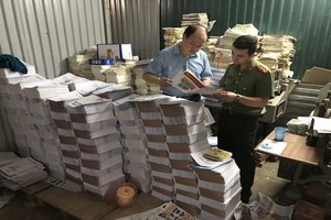 職能力量一共查獲3704公斤半成品書籍。（圖源：潘征）