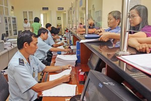 企業在海關局辦理商品通關手續。（圖源：登科）