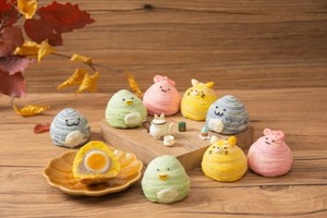 “角落好朋友芋頭酥”的款式極為可愛，，放在桌面上就像8個好朋友坐著聊天，很受年輕人歡迎。