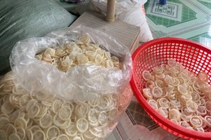 被查獲的已用安全套。（圖源：互聯網）