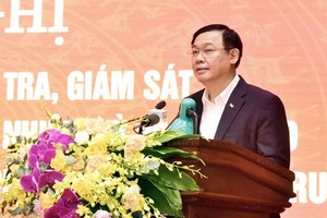 河內市委書記王廷惠主持會議並發表講話。（圖源：仲富）