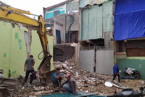 新平郡長征街民戶拆遷以將場地移交給地鐵2號線項目。