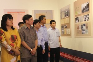 “胡志明-身世與事業”圖片展吸引了各界觀眾前來觀賞。（圖源：達樂報）