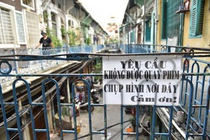 位於第五郡第十一坊陳興道街二〇六號的豪仕坊禁止參觀者拍照和錄影。 