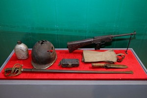 1950年邊境勝利展覽所展示的一些實物。（圖源：陳江）
