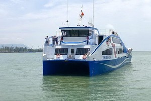 芹耶-頭頓海上渡輪可運載逾250名乘客、100輛摩托車與15輛汽車和卡車，預計每天有24航班。（圖源：杜鸞）