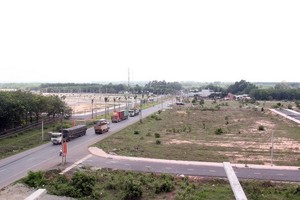 通往隆城機場項目的道路。（圖源：秋莊）