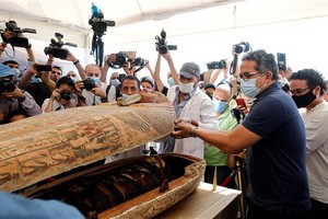 埃及出土59具2500年前的木棺，有完整保存的木乃伊。（圖源：互聯網）