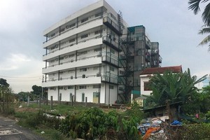 圖為位於平新郡的一幢違規“小型公寓”。（圖源：越勇）