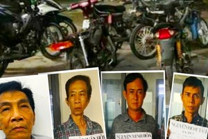 被捕的偷車銷贓團夥及涉案物證。（圖源：人民公安報）