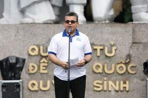 巴勒斯坦駐越大使薩阿迪薩拉馬發表講話。（圖源：互聯網）