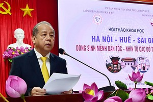 順化-承天省人委會主席潘玉壽在研討會上致詞。（圖源：順化-承天報）