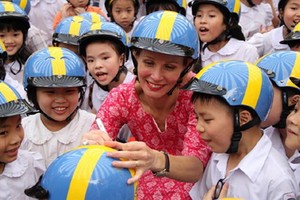 為安全出行起見，大家應佩戴達標安全帽。（示意圖源：耀基）