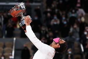 納達爾強勢衛冕，第十三次在法網封王，繼而追平費德勒的大滿貫20冠紀錄。（圖源：互聯網）