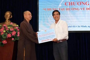 市華人佛教會捐贈8億元給上述活動，以幫助災區同胞。