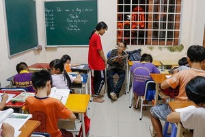 不管是晴天或雨天，三姑的學習班都傳出朗朗的讀書聲。