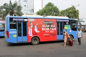 公交廣告收入減輕了公交補貼預算的負擔。（圖源：文平）