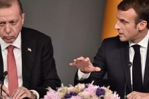 土耳其總統埃爾多安（左）與法國總統馬克龍。（圖源：AFP）