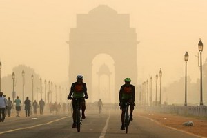 印度新德里的空氣污染水平在都瑟拉節期間有所上升，當地居民為慶祝節日放鞭炮加劇了污染。（圖源：互聯網）