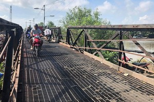 位於芽皮縣黎文良街的隆景橋已經老舊不堪，難以確保交通安全。