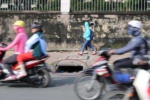 武文銀街人行道上的沙井蓋“不翼而飛”，對路人的生命安全造成威脅。