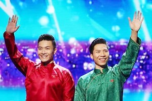 華人雜技藝人江氏兄弟。