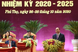 政府總理阮春福（右）在大會上發表指導意見。（圖源：光孝）