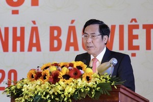 越南新聞工作者協會主席順友在大會上致詞。（圖源：梅鸞）