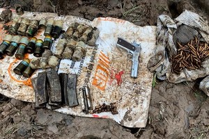 出土的手槍、子彈及M79彈頭。（圖源：越通社）