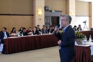 中央流行病衛生院院長鄧德英教授在會議上發言。（圖源：安然）