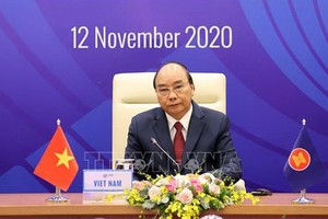 政府總理阮春福主持會議。（越通社）