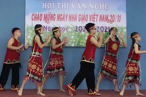 西貢實習中學慶祝教師節文藝節目。