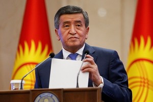 吉總統熱恩別科夫10月15日發表全國講話，宣佈辭去總統職務。（圖源：路透社）