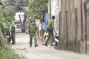 刑警調查組趕抵案發現場進行查勘取證。（圖源：VNN）